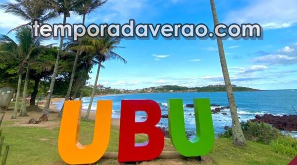 Praia de Ubu em Anchieta no litoral capixaba - Temporada Verão