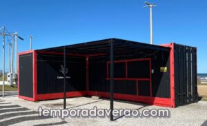 Quiosque no calçadão Beira-Mar em Tramandaí -Temporada Verão