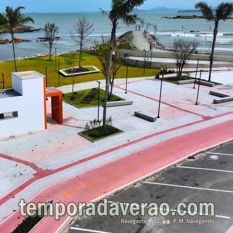 Temporada Verão em Navegantes : Praça do Pontal do Gravatá Marília Soares é o novo espaço público da cidade