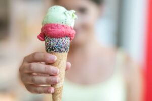 Brasileiros gastam mais para consumir sorvetes no verão