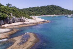 Instituto cobra controle turístico da Ilha do Campeche em Florianópolis durante a alta temporada Instituto cobra controle turístico da Ilha do Campeche em Florianópolis durante a alta temporada