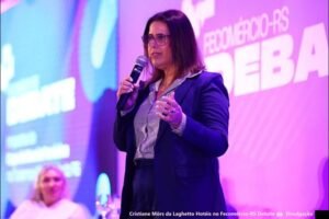 Cristiane Mörs da Laghetto Hotéis no Fecomércio-RS Debate